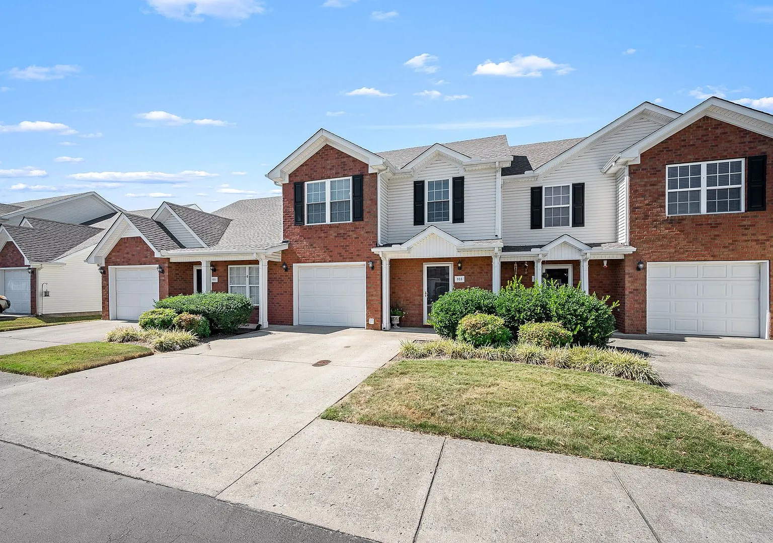 Beautifully Updated 3-Bedroom Townhome in Prime Blackman Location — Photo 4