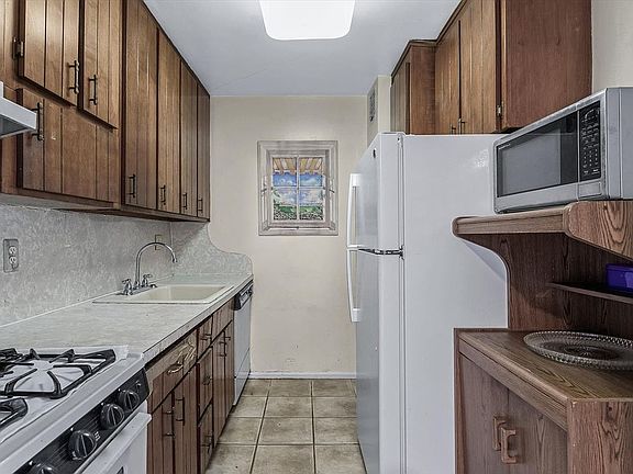5th image of 88-25 155th Ave APT 6M