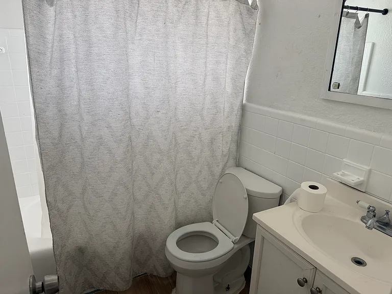 1251 W River Dr #5 — Photo 5