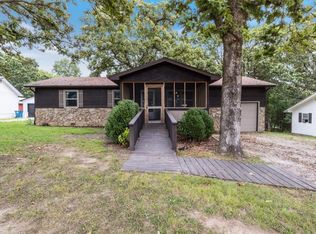 23209 Oakwood Cir, Hermitage, MO 65668