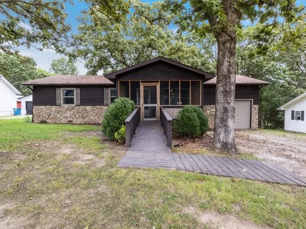 23209 Oakwood Cir, Hermitage, MO 65668