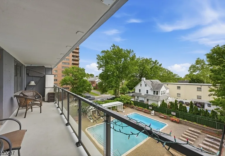 285 Aycrigg Ave #4J — Photo 15