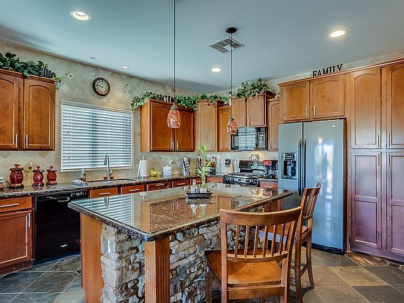 4th image of 10022 W Patrick Ln