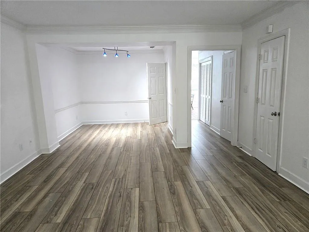 2 bed, 2.5 bath, 1366 sqft, $2,100 — Photo 4