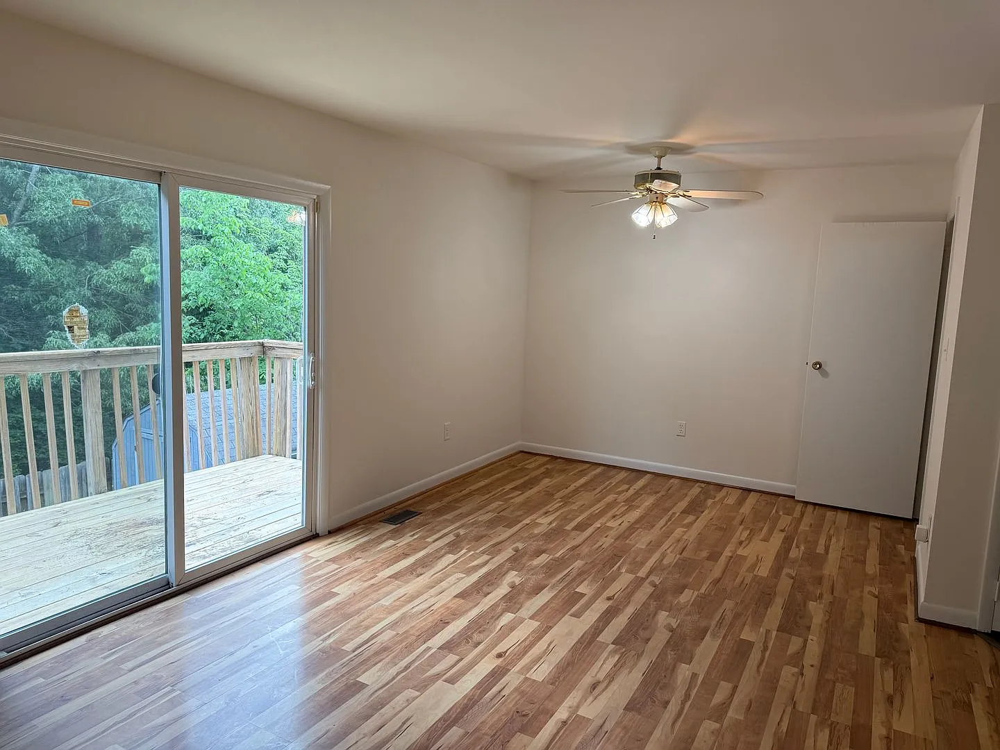 Tri-level townhome for Rent — Photo 4