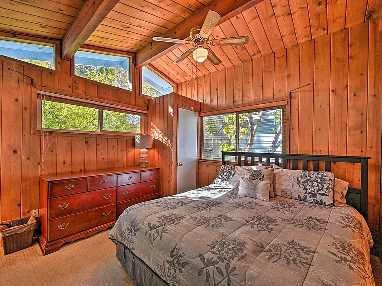 2139 Torrey Pines Rd — Photo 11
