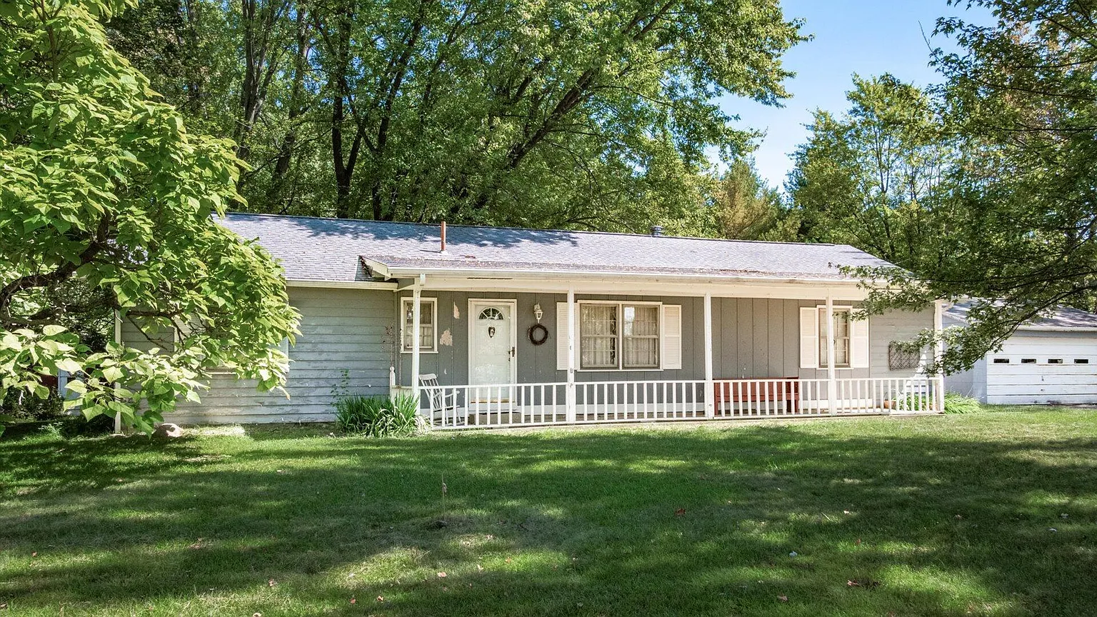 10475 Hazelton Etna Rd SW photo 1