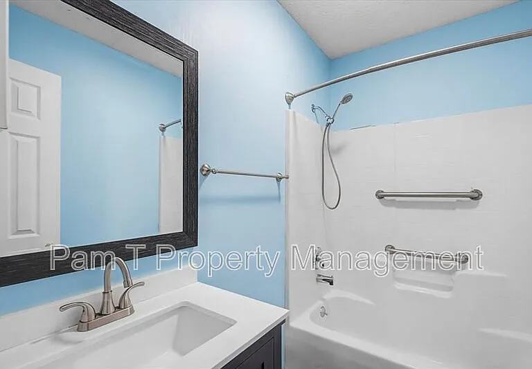 212 W 58th St — Photo 21