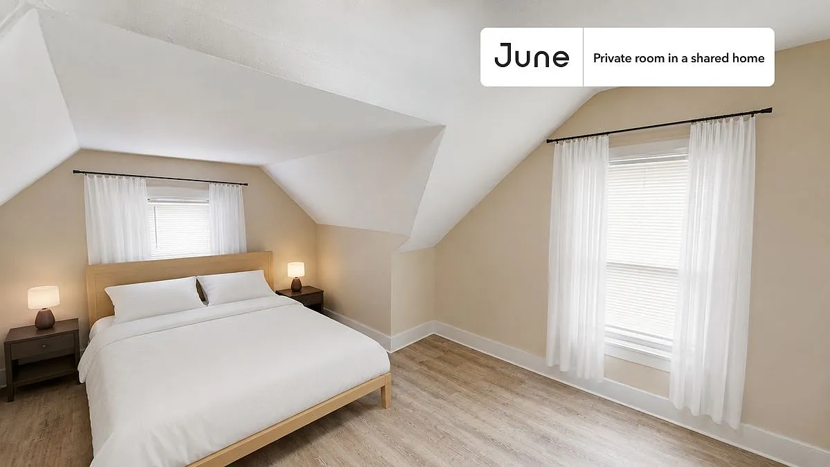 Queen bedroom in 7 bed/2 bath home in Allston #1734 G — Photo 1