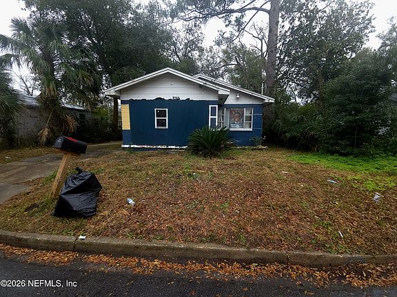2nd image of 1076 W 32ND Street