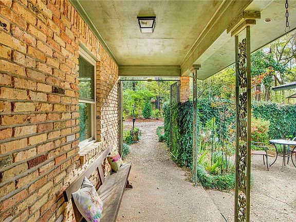 5th image of 159 Fairwood Blvd