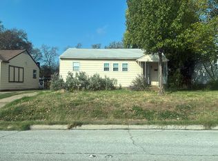 617 SW 3rd St, Grand Prairie, TX 75051