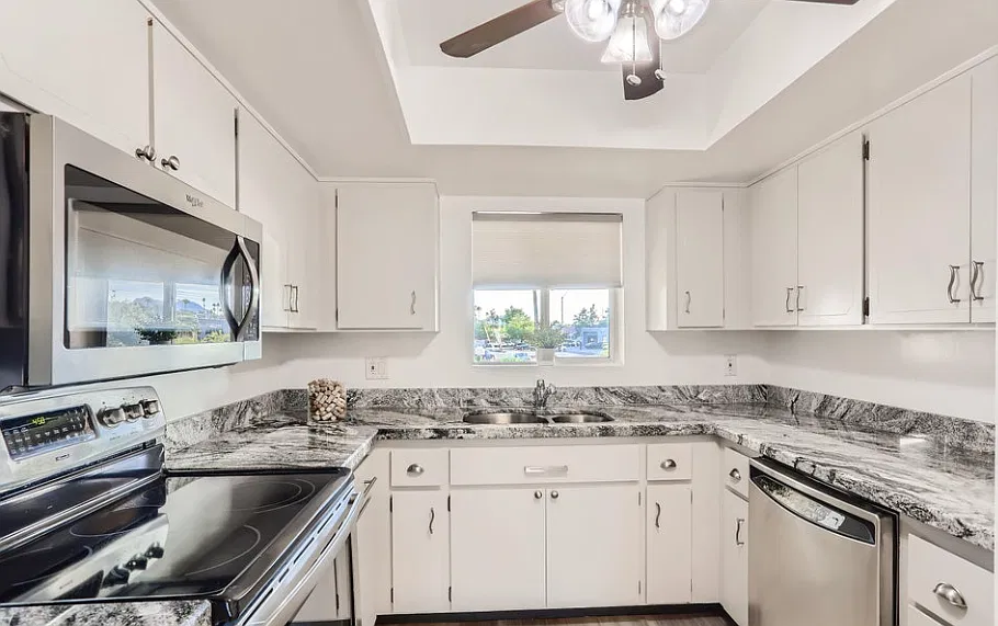 2 bed, 1072 sqft, $1,650 — Photo 4