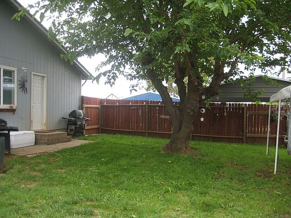 sideyard entertaining area