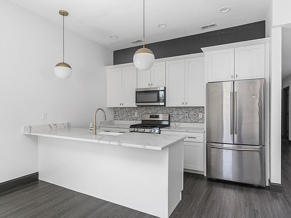 3rd image of 125 Tobey St #D