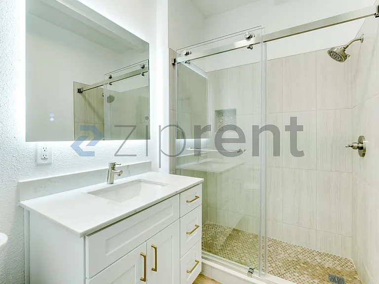 615 S Yakima Ave — Photo 12