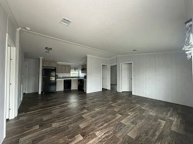 3 bed, 2.0 bath, 960 sqft, $2,100 — Photo 2