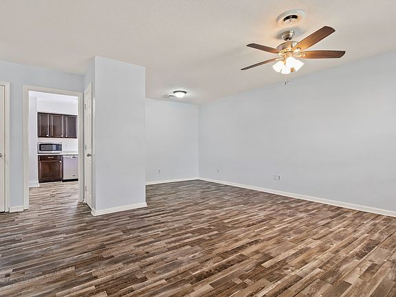 4th image of 211 Dennis Rd