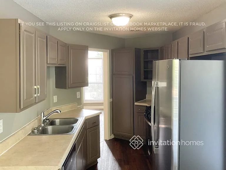 1131 Collyns Ct — Photo 6