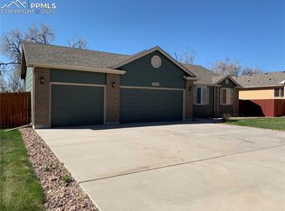 7675 High Gate Dr, Fountain, CO 80817