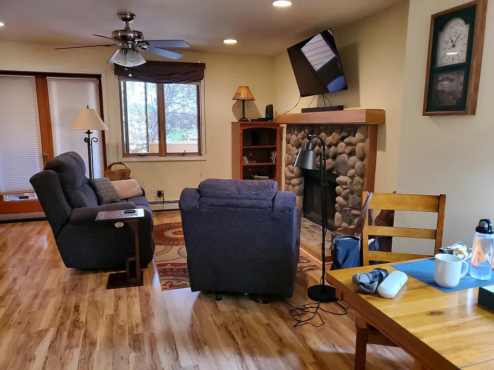 Living Room w/ gas fireplace, TV/Soundbar, Spectrum Gig internet