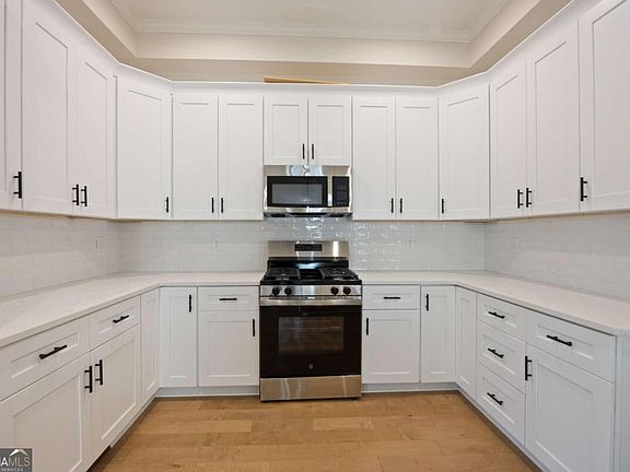 3rd image of 360 Ansley Dr