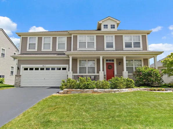 811 Singing Hills Dr, Volo, IL 60073