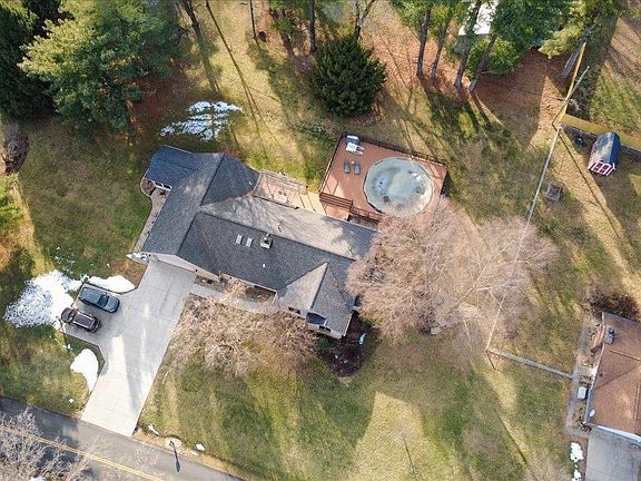 4th image of 4365 N Maple Grove Rd