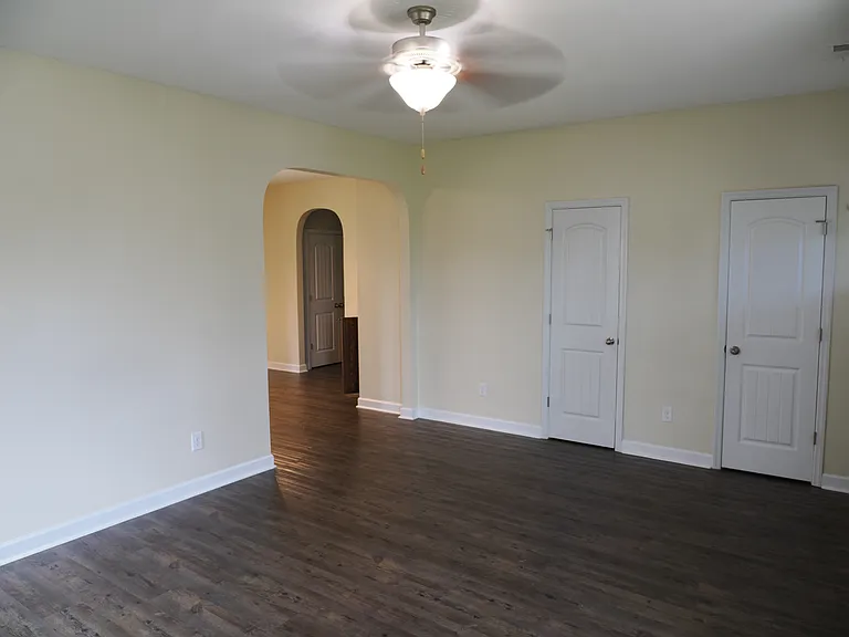 611 Winfall Dr — Photo 5