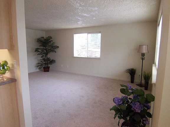 4th image of 1928 J St APT 204