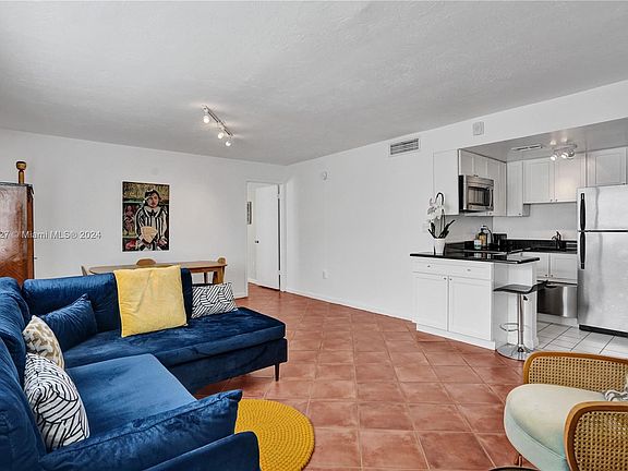 4th image of 619 Euclid Ave APT 2B
