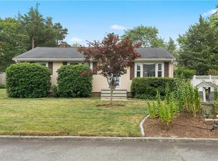 64 Deerfield Dr, Warwick, RI 02886