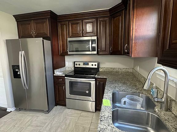 5th image of 617 Fox Creek Ct