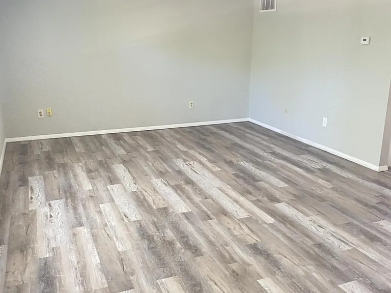 705 Hollycrest Dr #4 — Photo 1