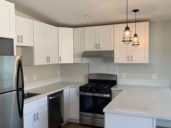 4th image of 1461 East Ln #2