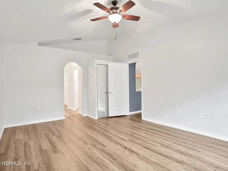 11 Wheatfield Dr — Photo 14