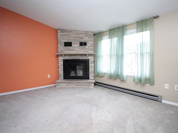 4th image of 851 Nowlan Rd