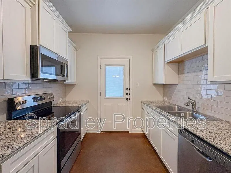 3 bed, 2.0 bath, 1332 sqft, $1,395 — Photo 4