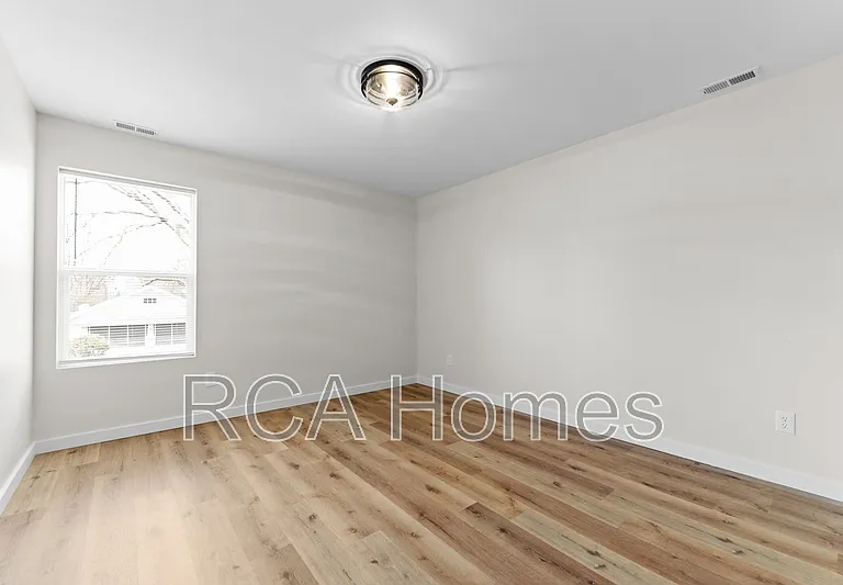 3451 E 26th St — Photo 9