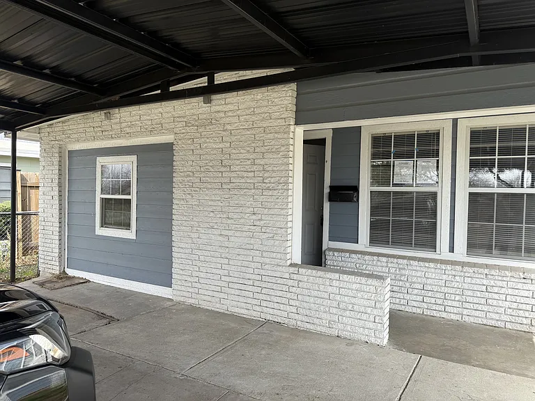 311 Ryan Dr — Photo 2