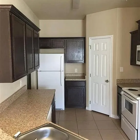 1208 Cavalry Ln #B — Photo 4