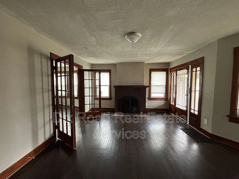 4013 E 3rd St — Photo 10