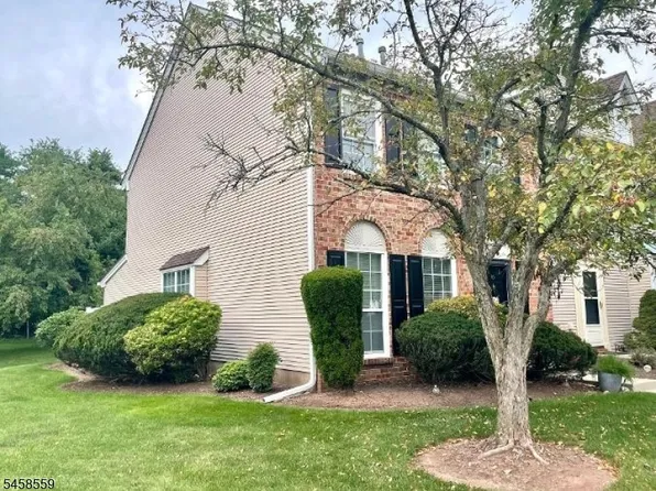 45 Townsend Ct, Franklin Twp., NJ 08823