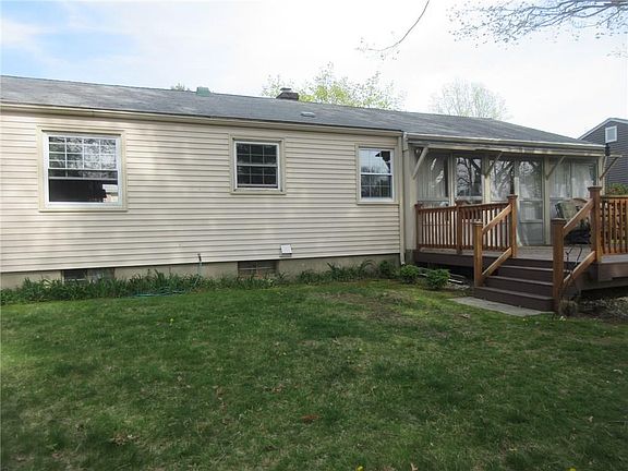 4th image of 11 Cortland Ln