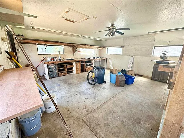 2901 Old Mallard Rd — Photo 41