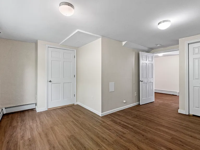 2355 Shepard Ave — Photo 25