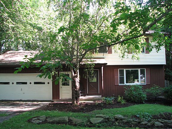 3rd image of 7048 Pine Grove Dr