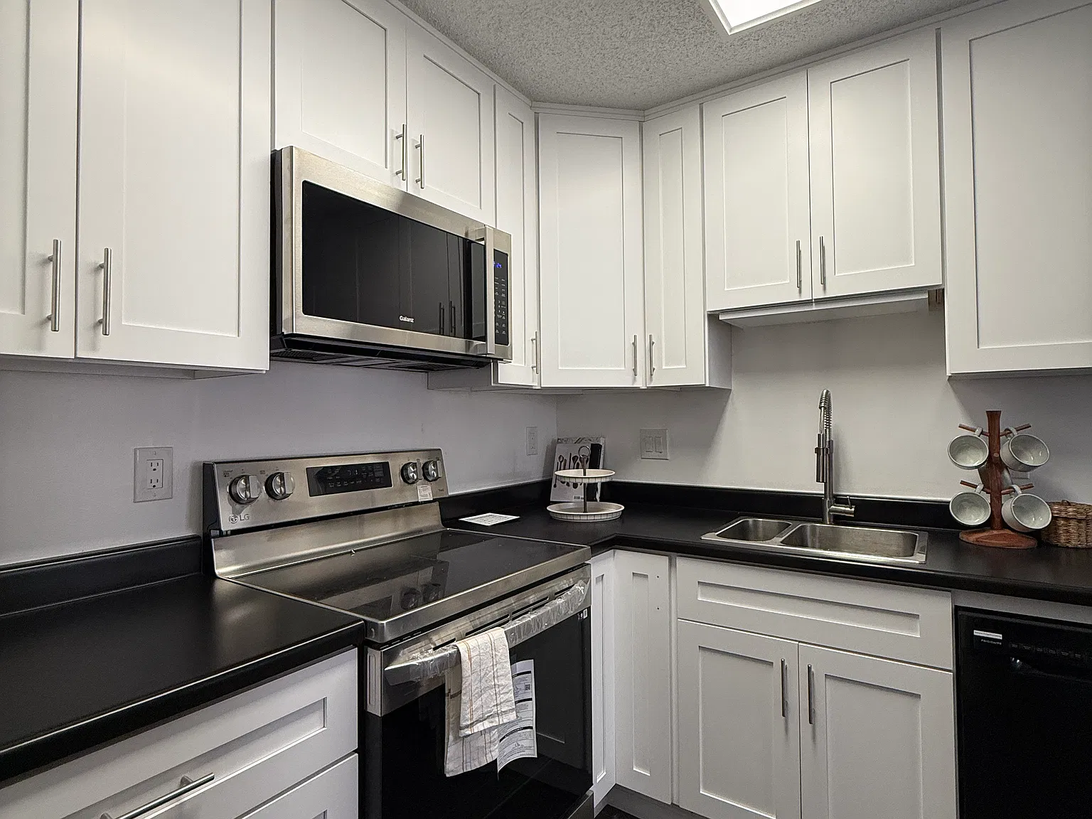 1 bed, 500 sqft, $2,200 — Photo 2