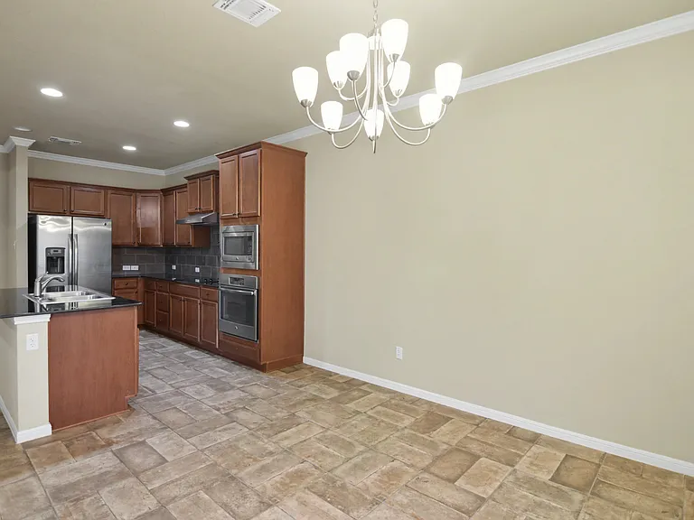 410 Stonehouse Ln — Photo 6