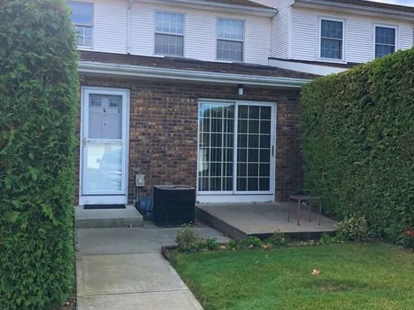 351 Main St #L, Easthampton, MA 01027